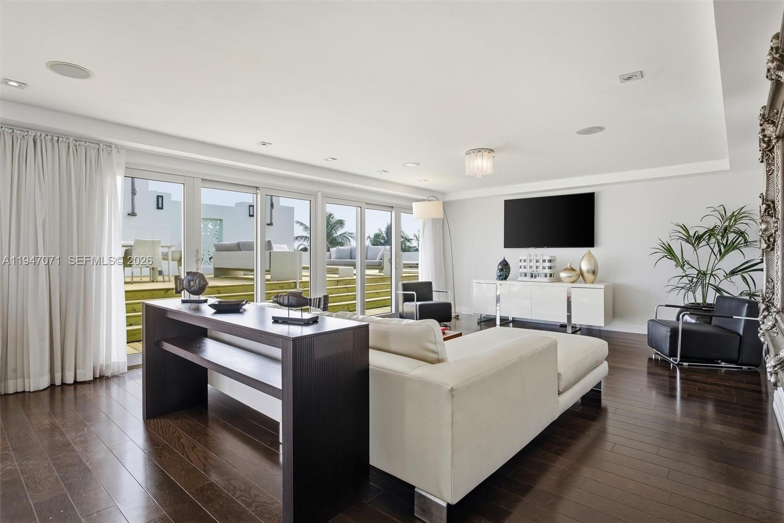 1250 Ocean Dr #PH1, Miami Beach FL 33139