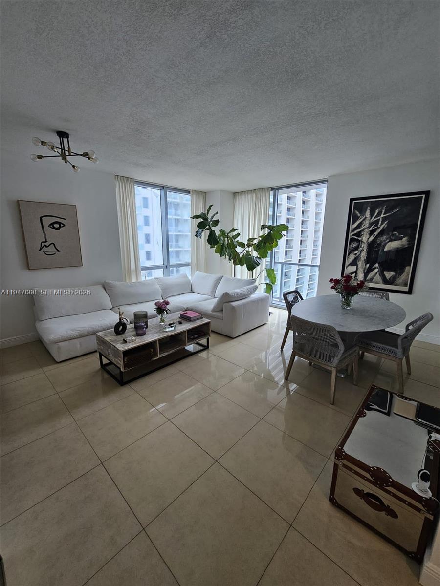 1060 Brickell Ave #1917, Miami FL 33131
