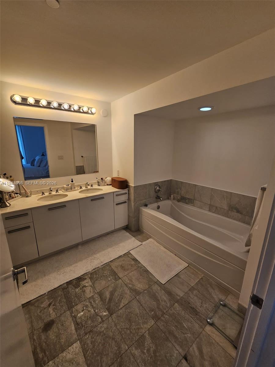 1060 Brickell Ave #1917, Miami FL 33131