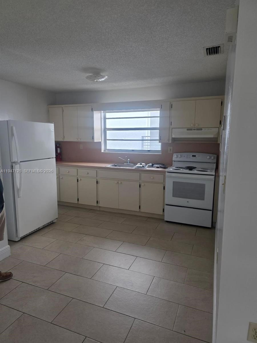 1575 NW 1st ST #3, Miami FL 33125
