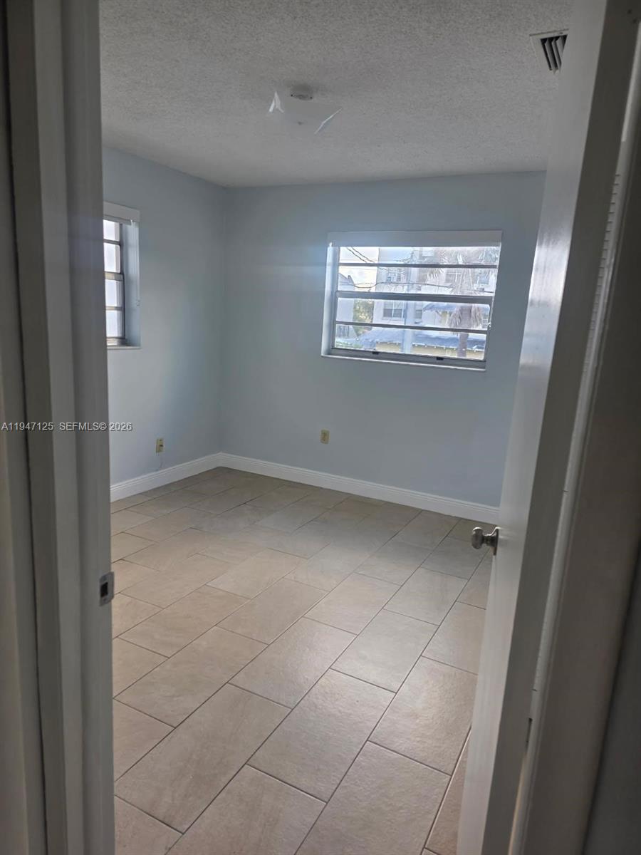 1575 NW 1st ST #3, Miami FL 33125
