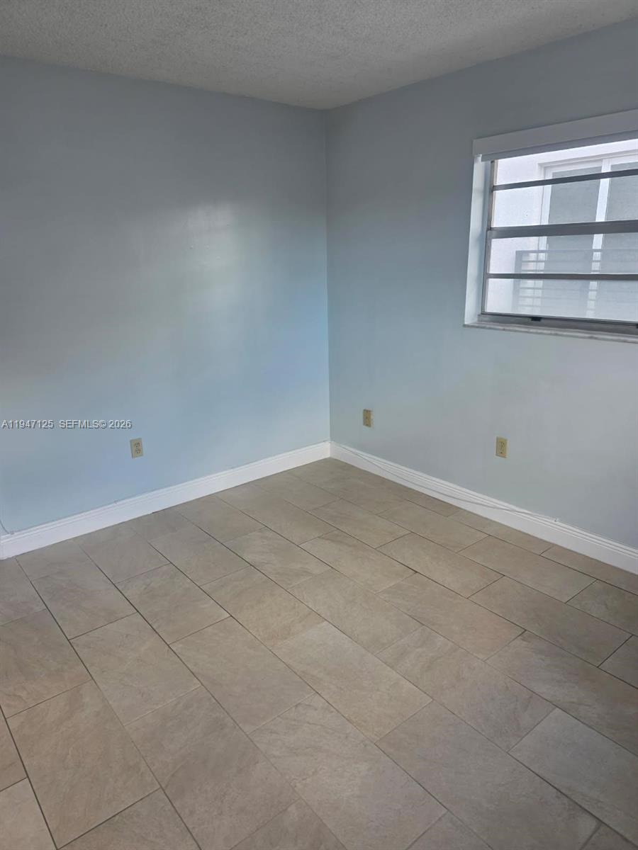 1575 NW 1st ST #3, Miami FL 33125
