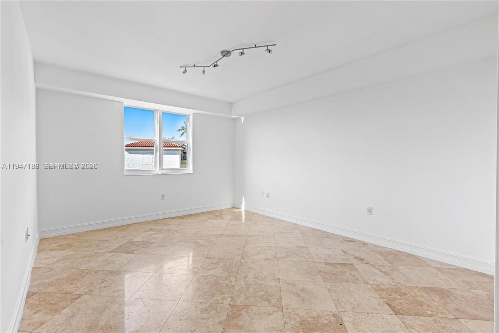 19900 E Country Club Dr #502, Aventura FL 33180
