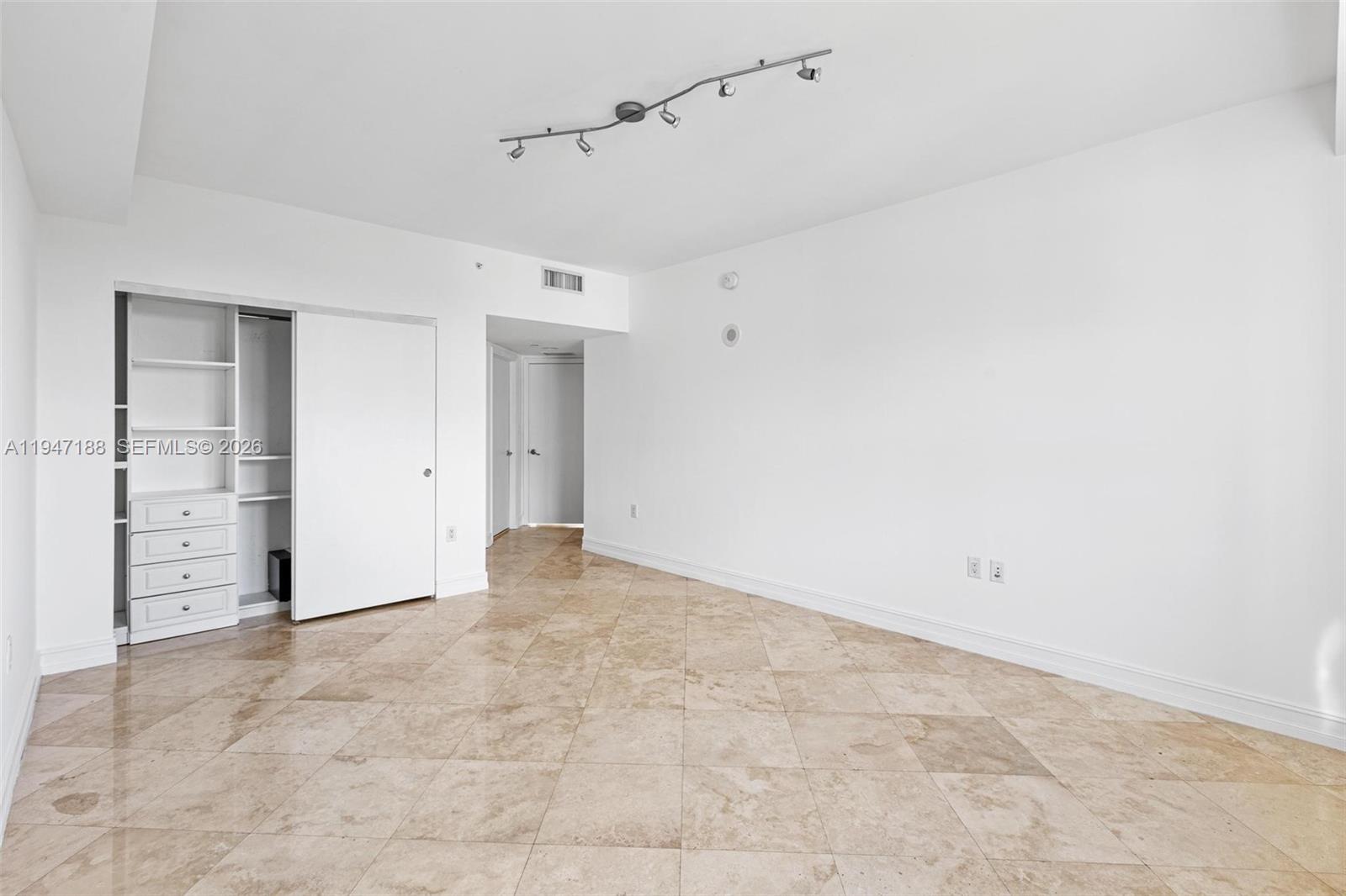 19900 E Country Club Dr #502, Aventura FL 33180