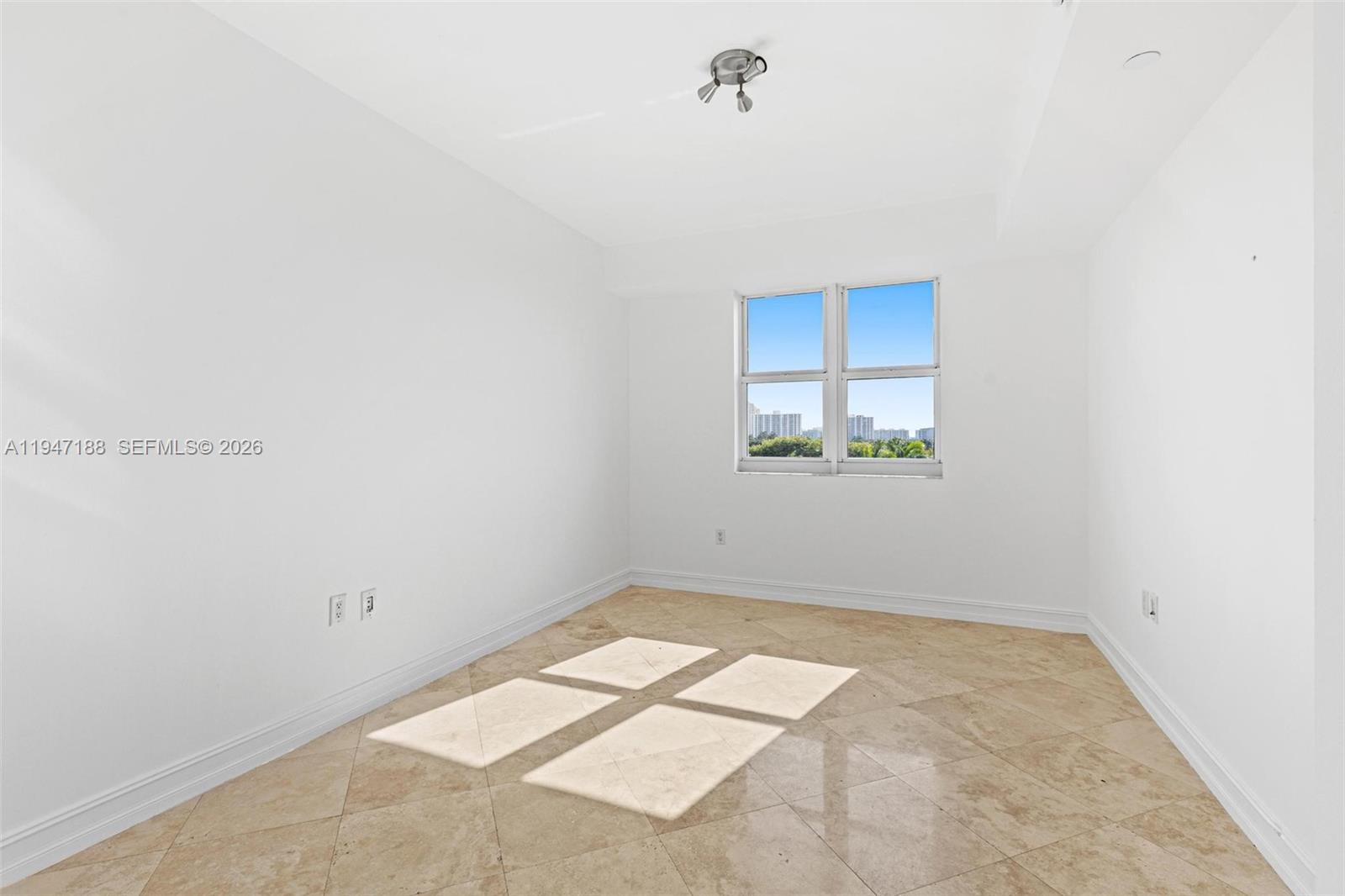 19900 E Country Club Dr #502, Aventura FL 33180