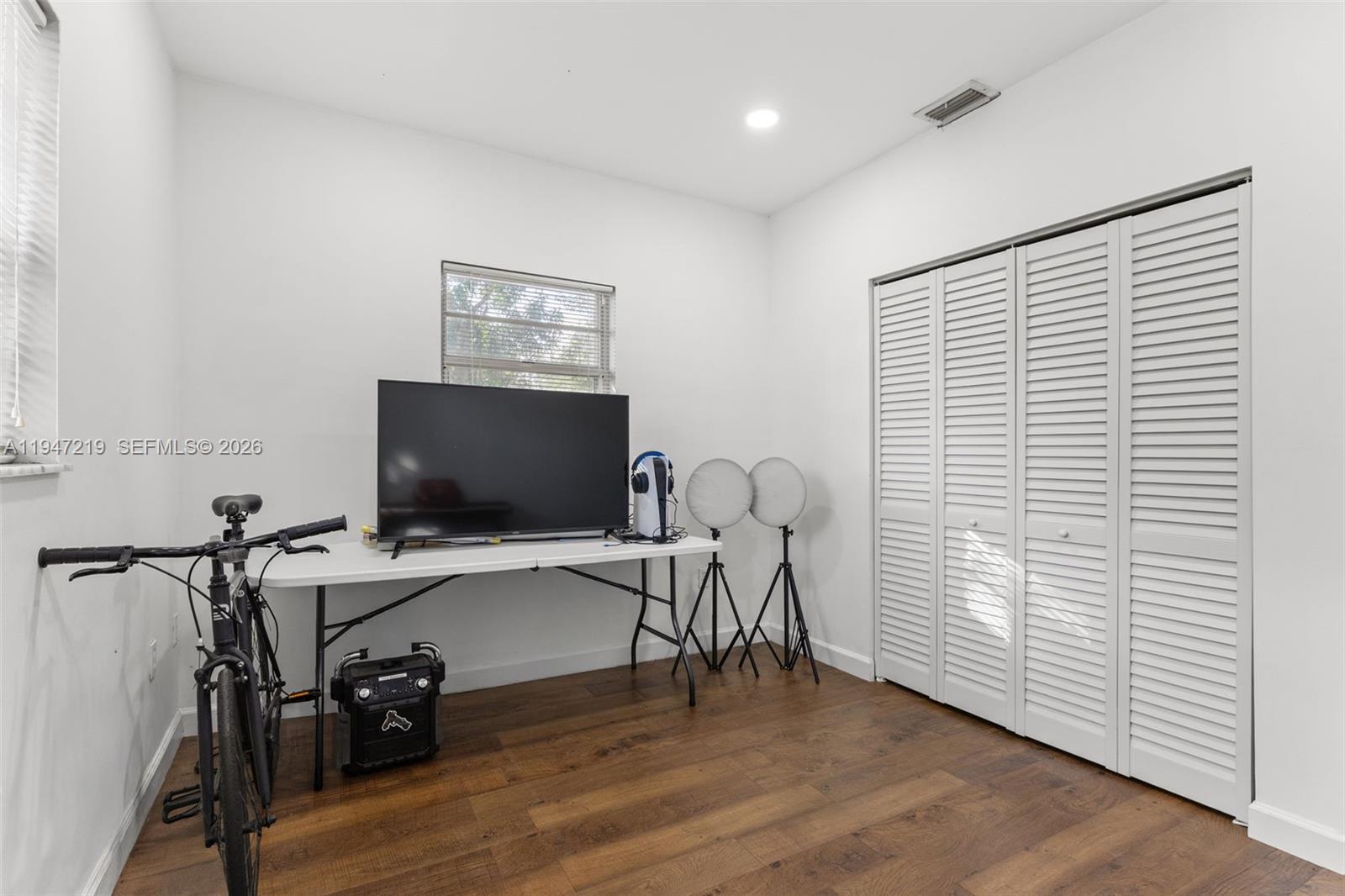 550 Cardinal St, Miami Springs FL 33166