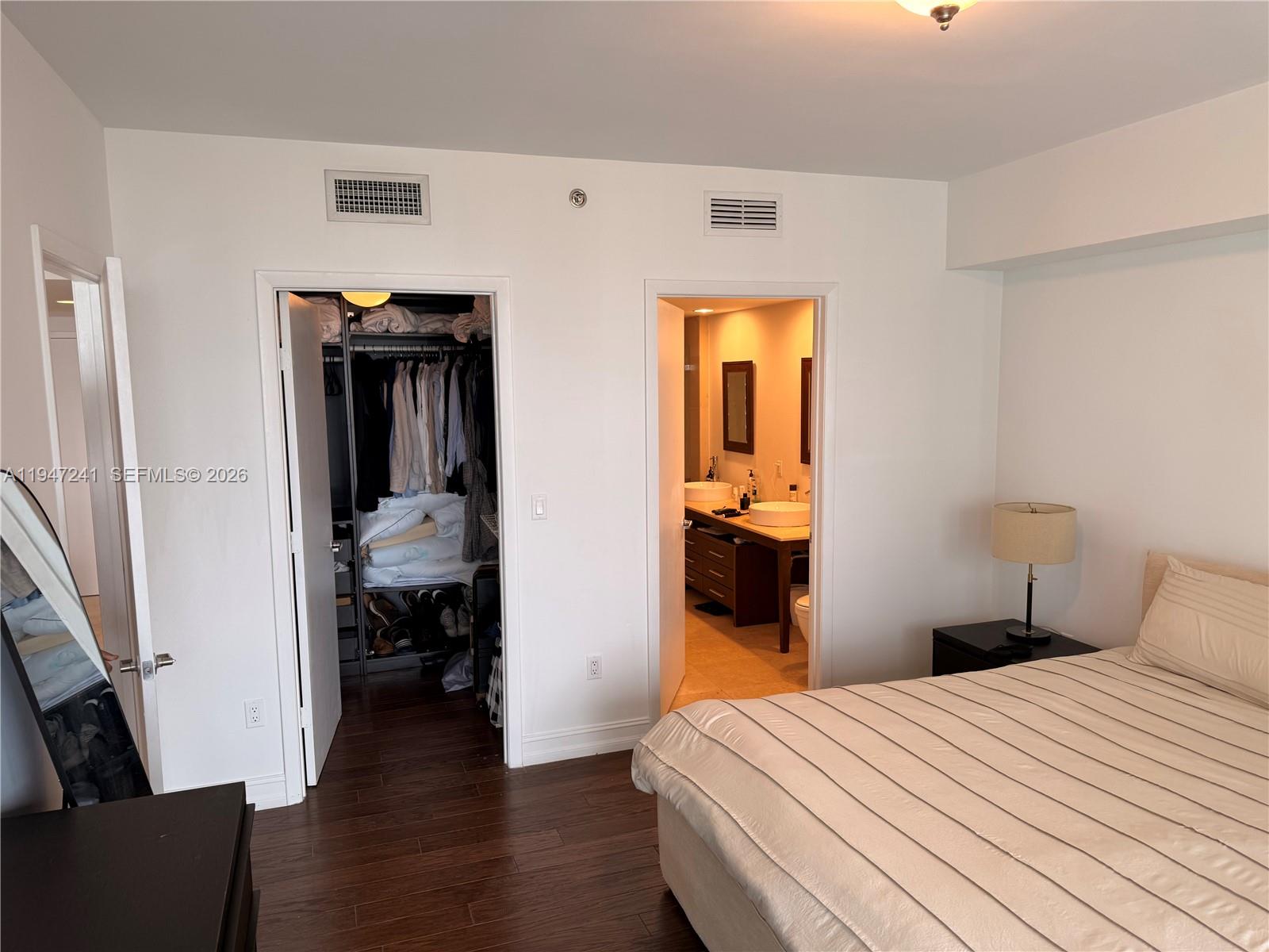 465 Brickell Ave #2906, Miami FL 33131