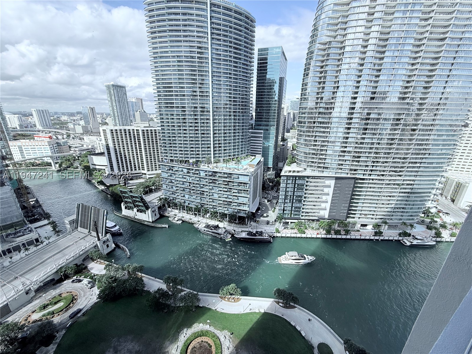 465 Brickell Ave #2906, Miami FL 33131