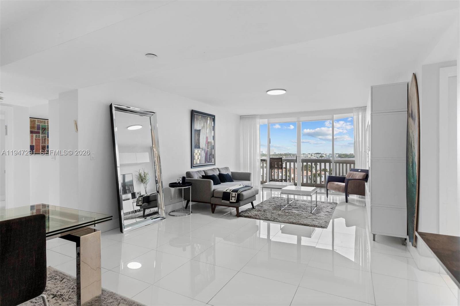 1000 W Island Blvd #812, Aventura FL 33160
