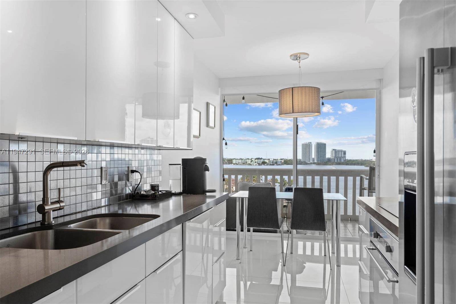 1000 W Island Blvd #812, Aventura FL 33160
