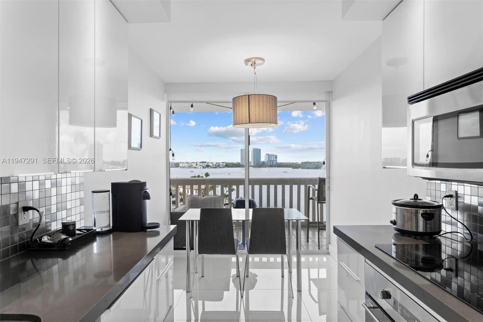 1000 W Island Blvd #812, Aventura FL 33160