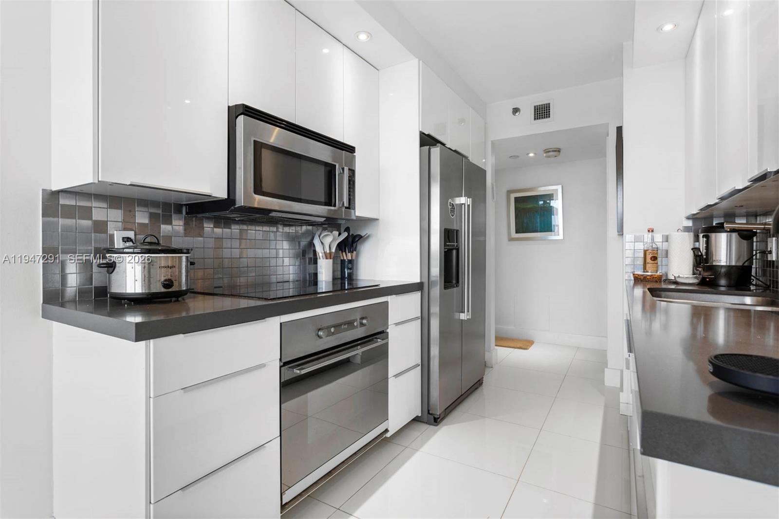 1000 W Island Blvd #812, Aventura FL 33160