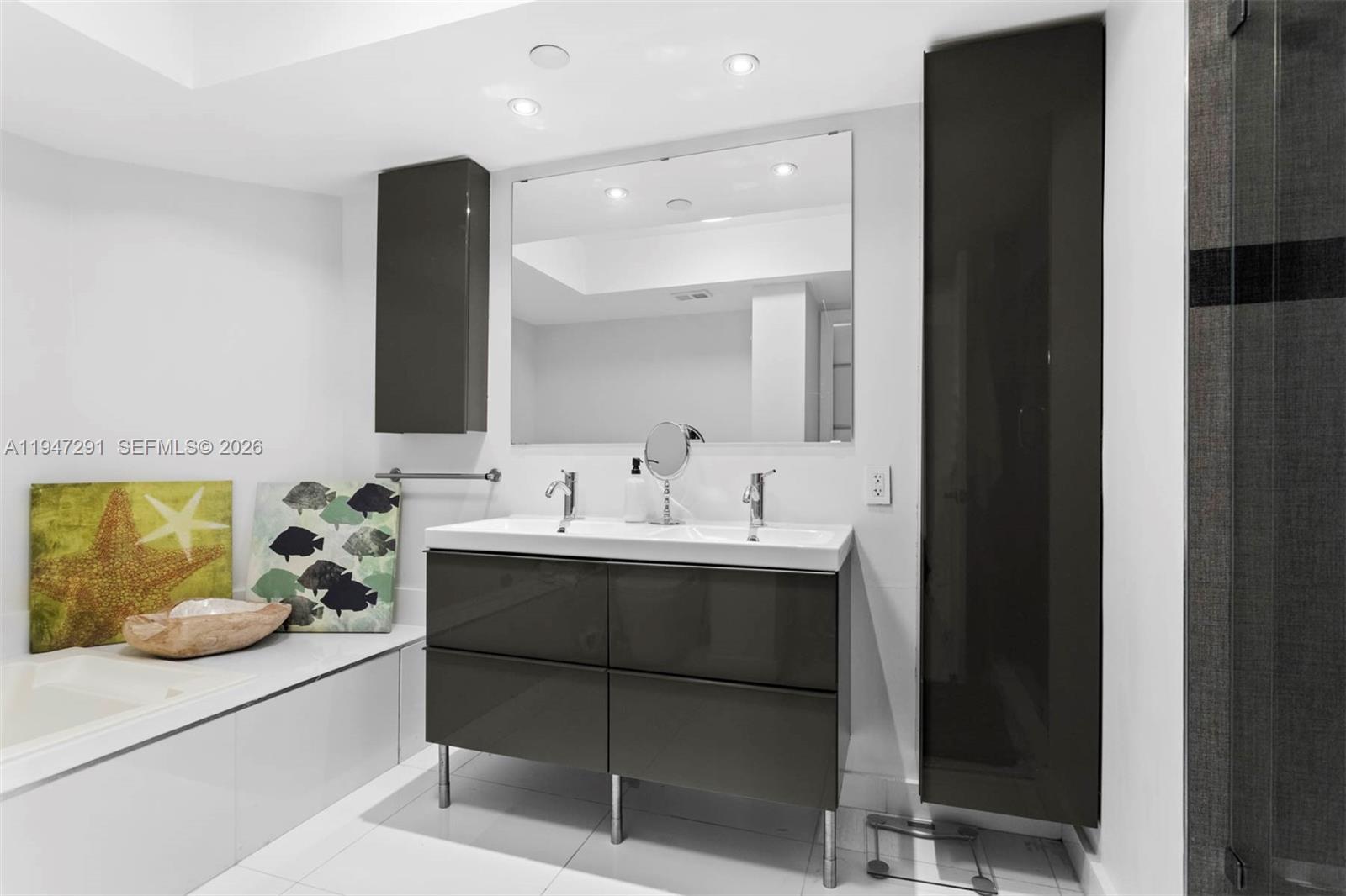 1000 W Island Blvd #812, Aventura FL 33160