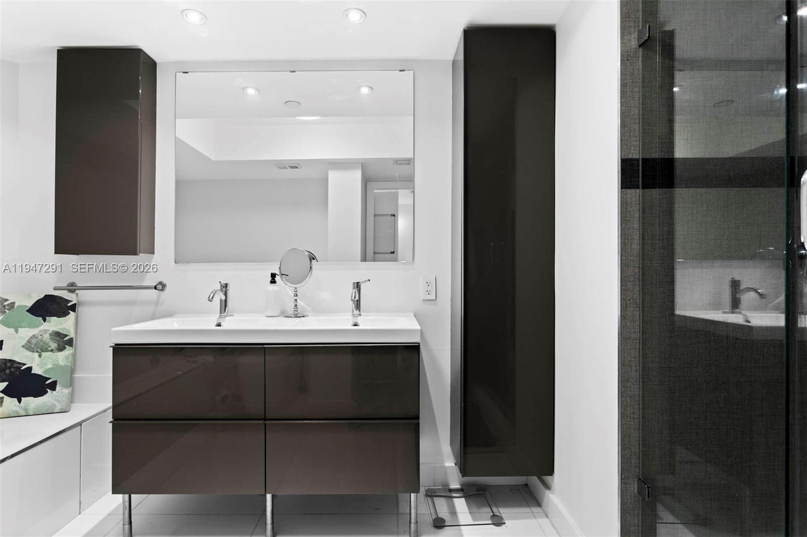 1000 W Island Blvd #812, Aventura FL 33160