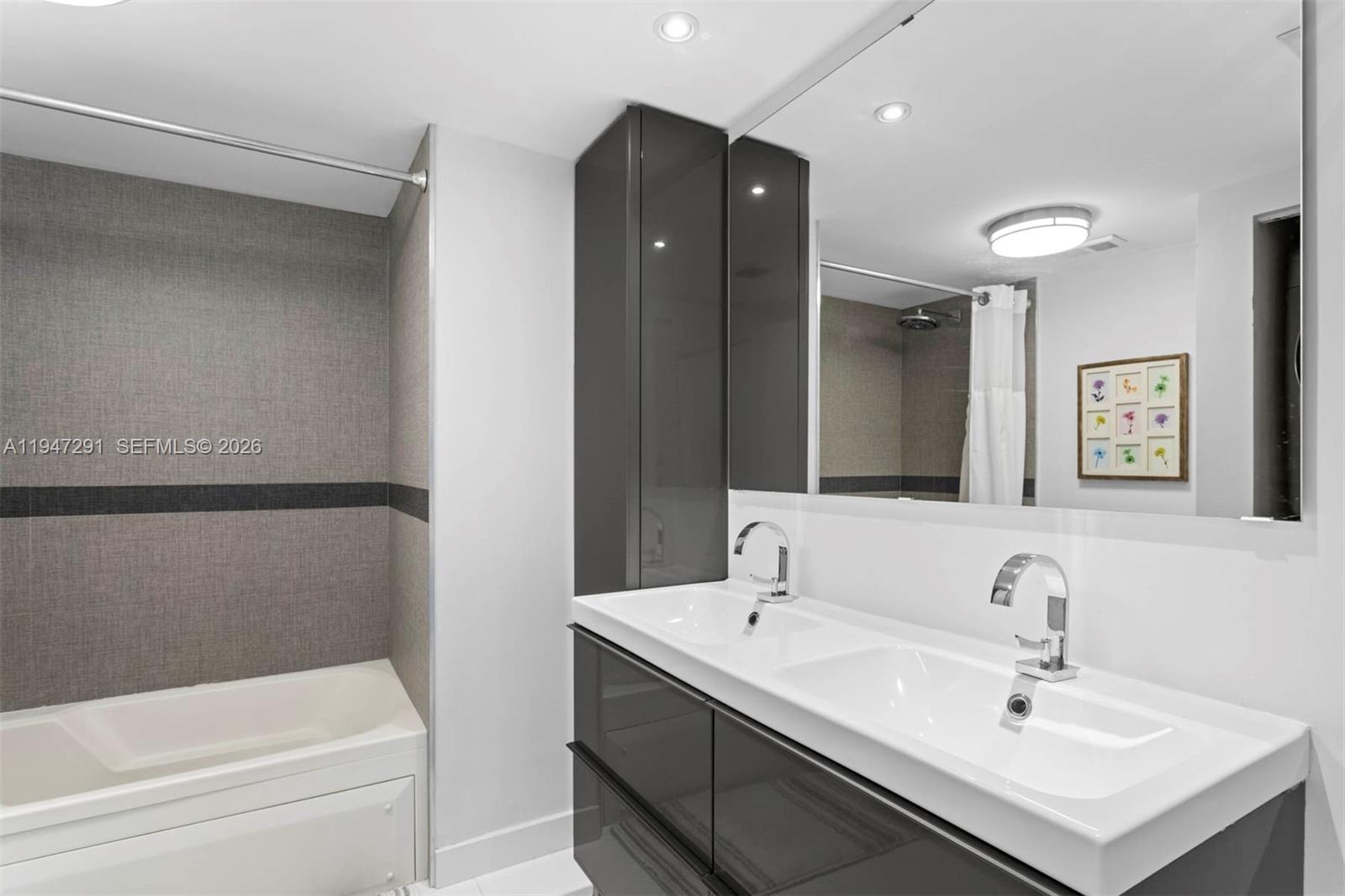 1000 W Island Blvd #812, Aventura FL 33160