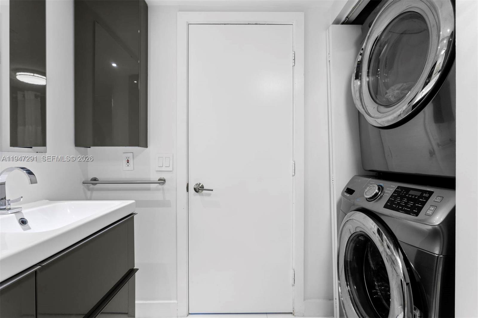 1000 W Island Blvd #812, Aventura FL 33160