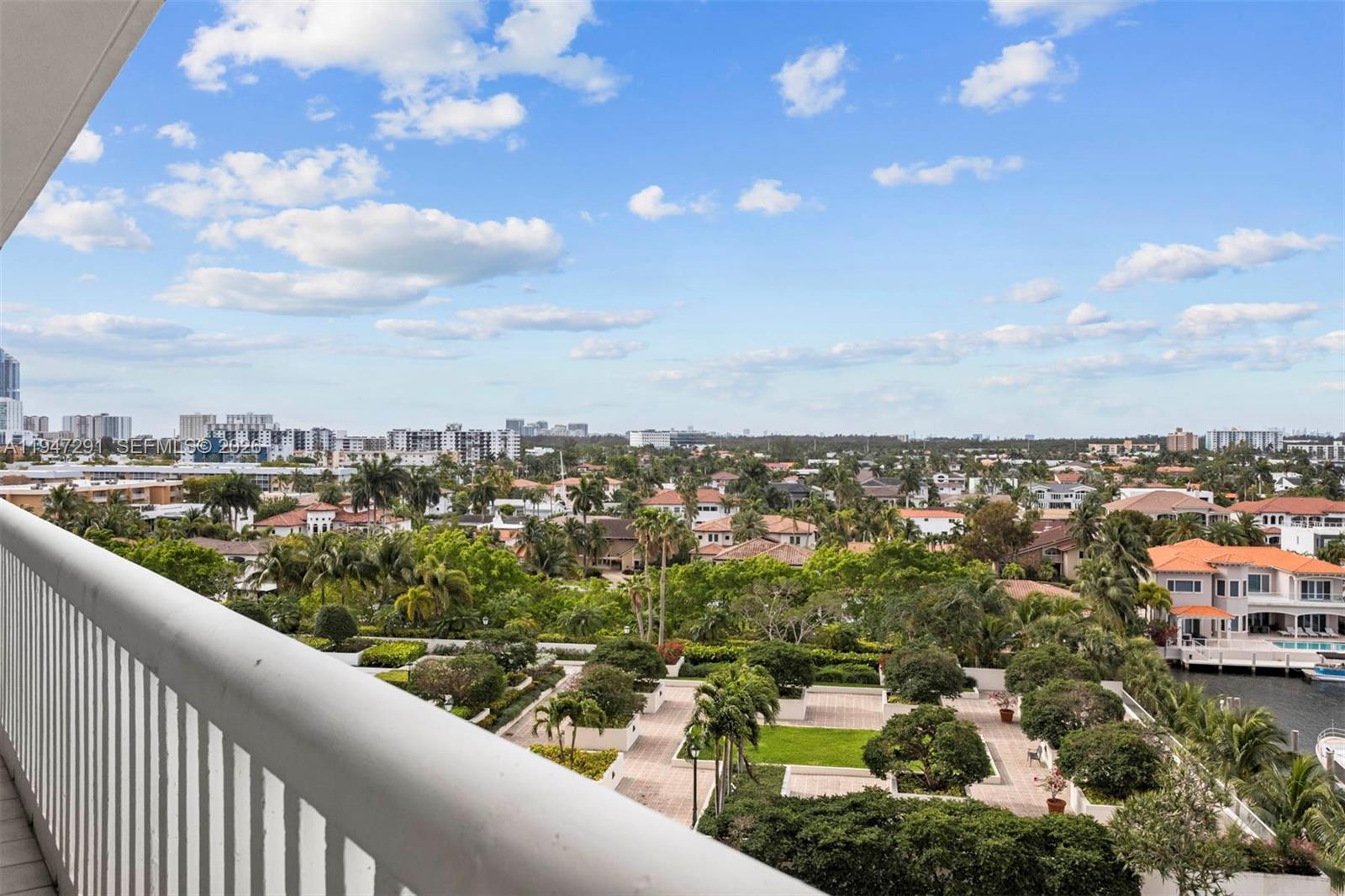 1000 W Island Blvd #812, Aventura FL 33160
