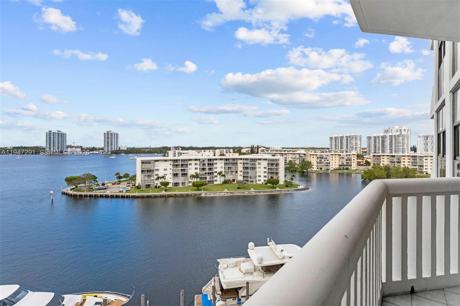 1000 W Island Blvd #812, Aventura FL 33160