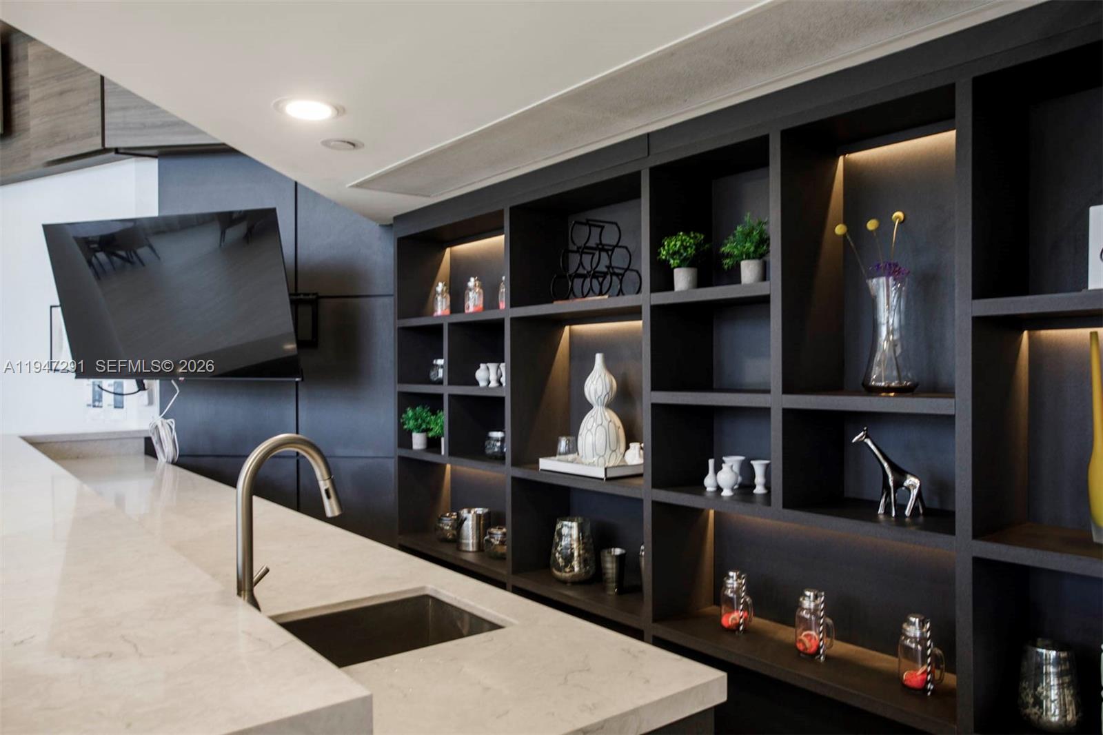 1000 W Island Blvd #812, Aventura FL 33160