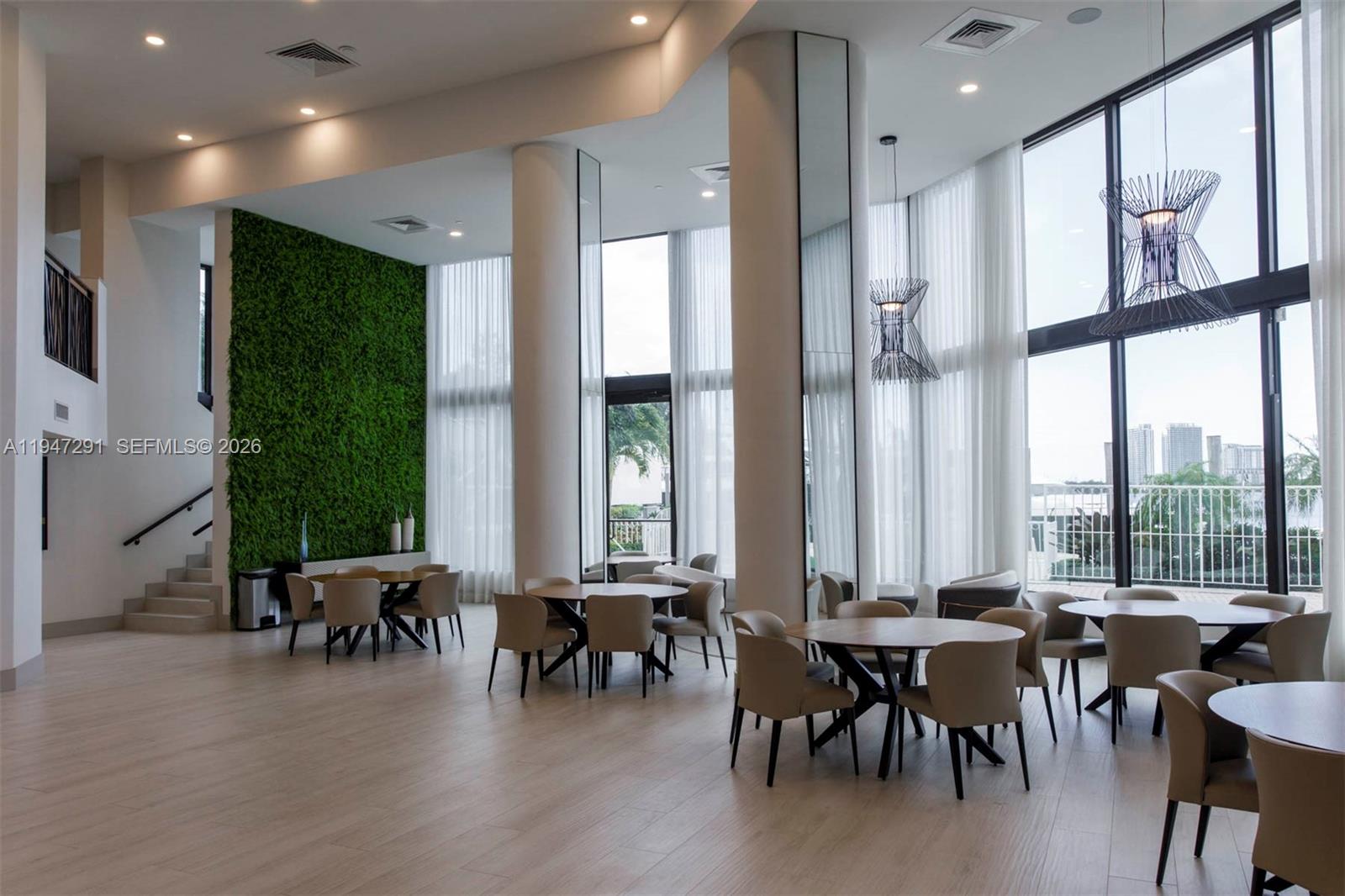 1000 W Island Blvd #812, Aventura FL 33160