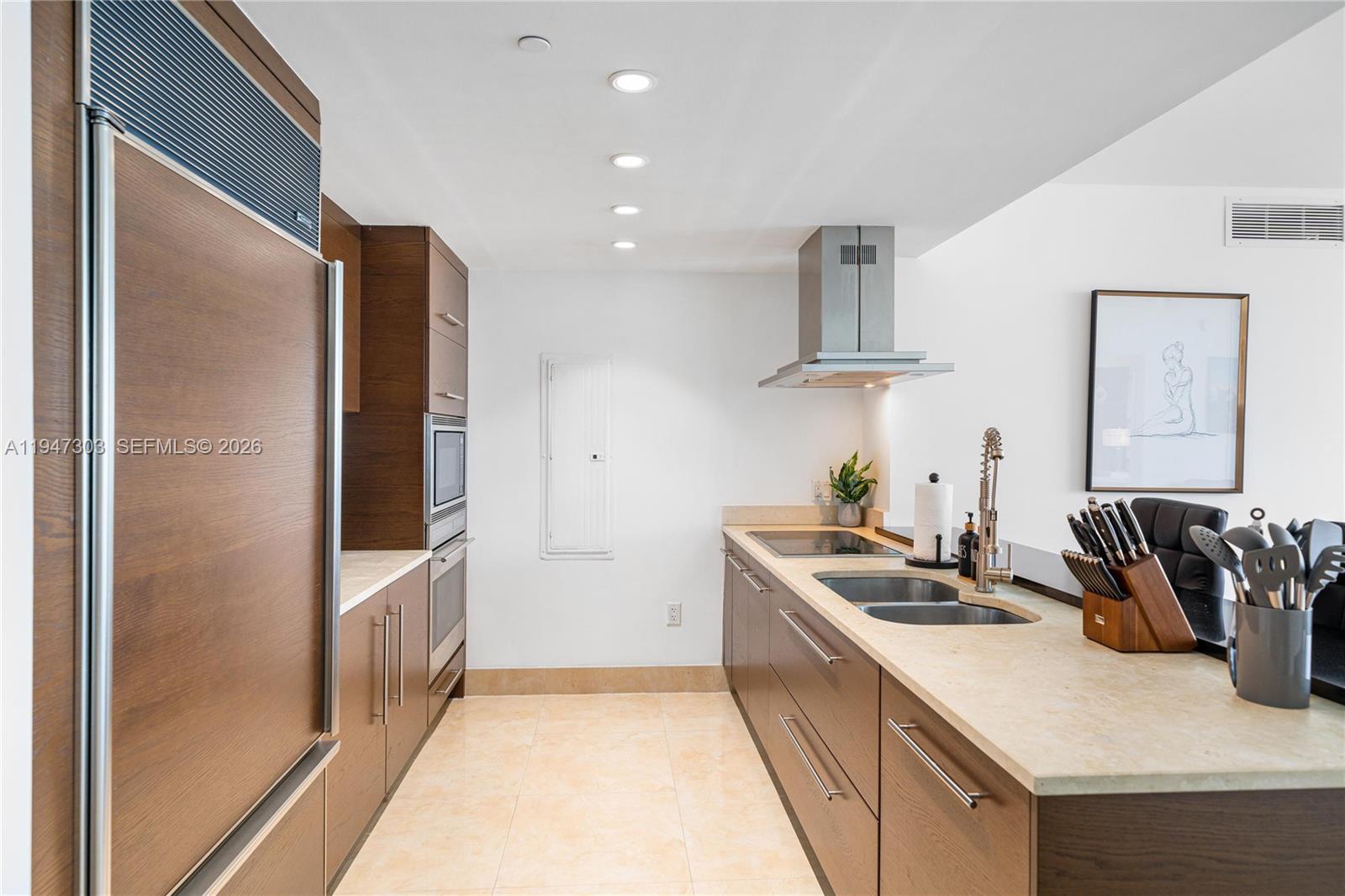 495 Brickel Ave #5705, Miami FL 33131