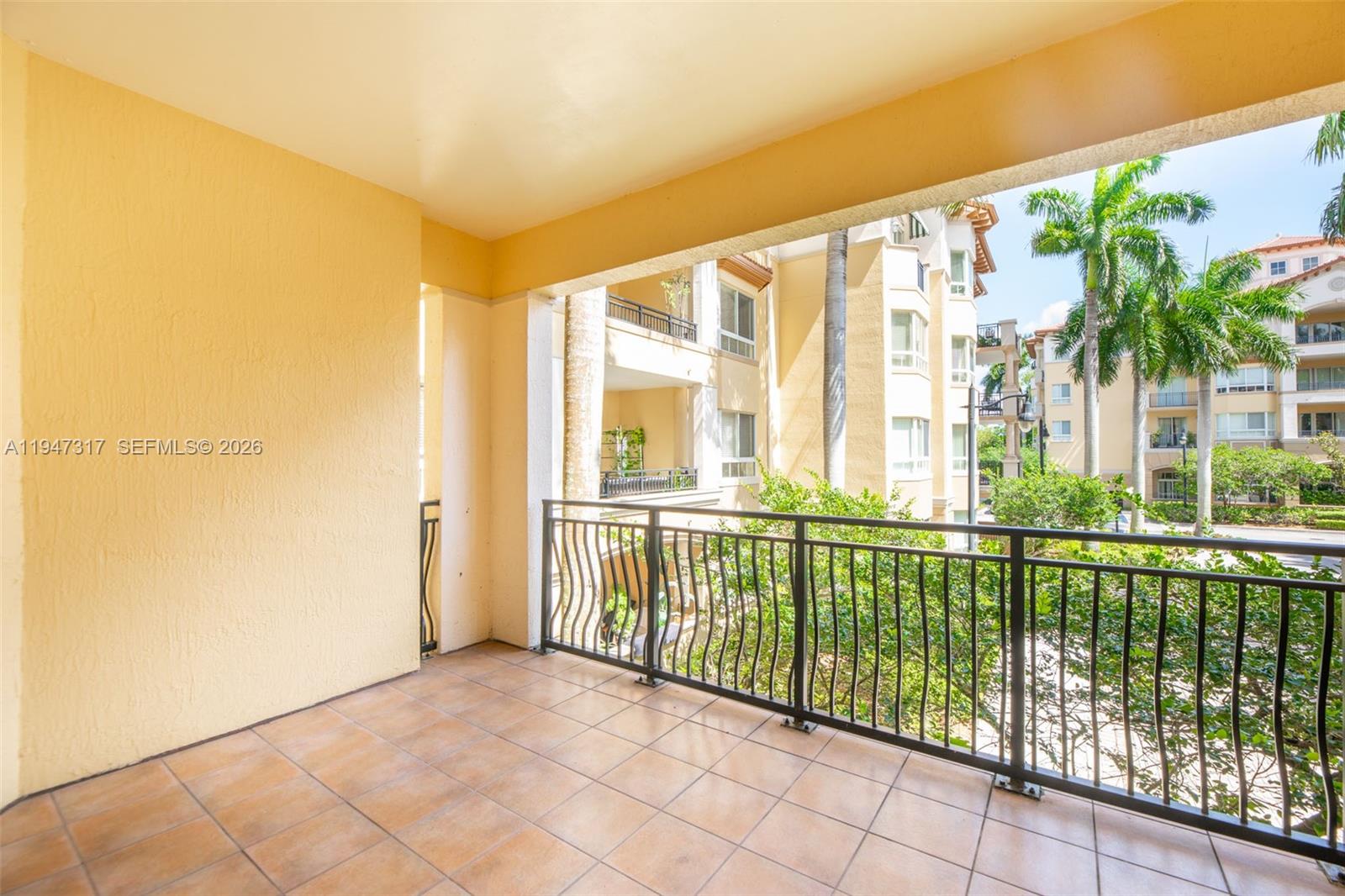 16101 Emerald Estates Dr #250, Weston FL 33331