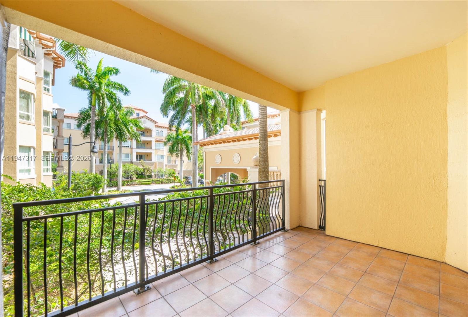 16101 Emerald Estates Dr #250, Weston FL 33331