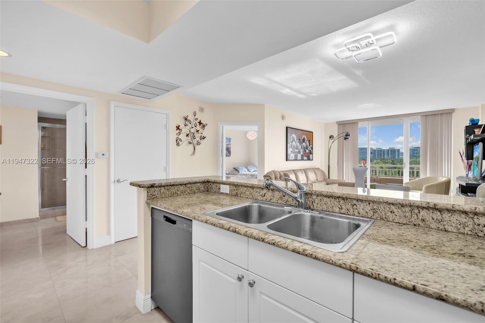 19501 W Country Club Dr #505, Aventura FL 33180