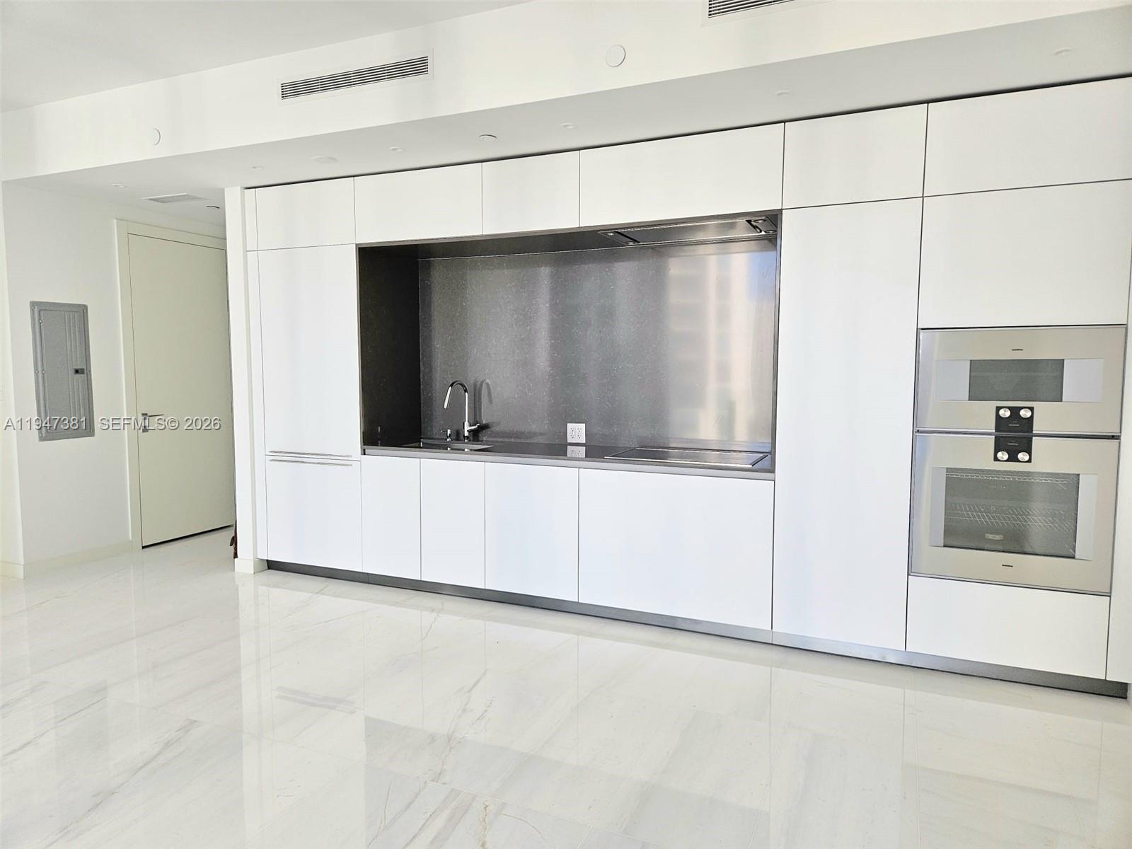 300 Biscayne Blvd Way #2208, Miami FL 33131