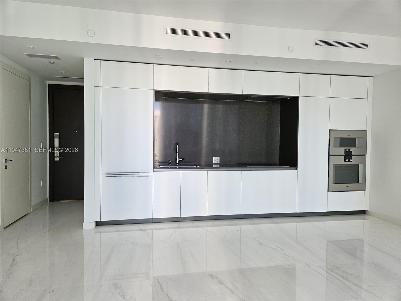 300 Biscayne Blvd Way #2208, Miami FL 33131