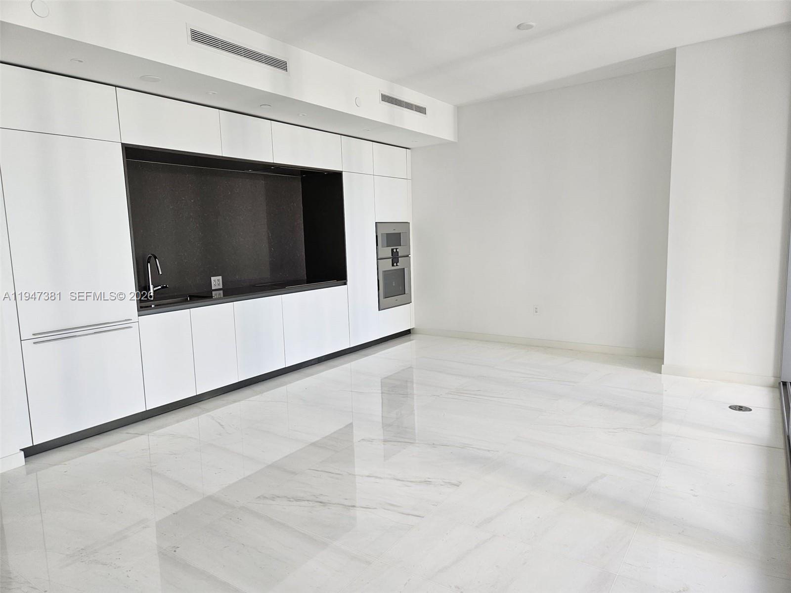300 Biscayne Blvd Way #2208, Miami FL 33131