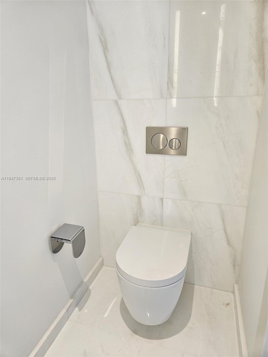300 Biscayne Blvd Way #2208, Miami FL 33131