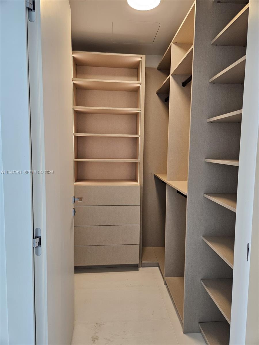 300 Biscayne Blvd Way #2208, Miami FL 33131