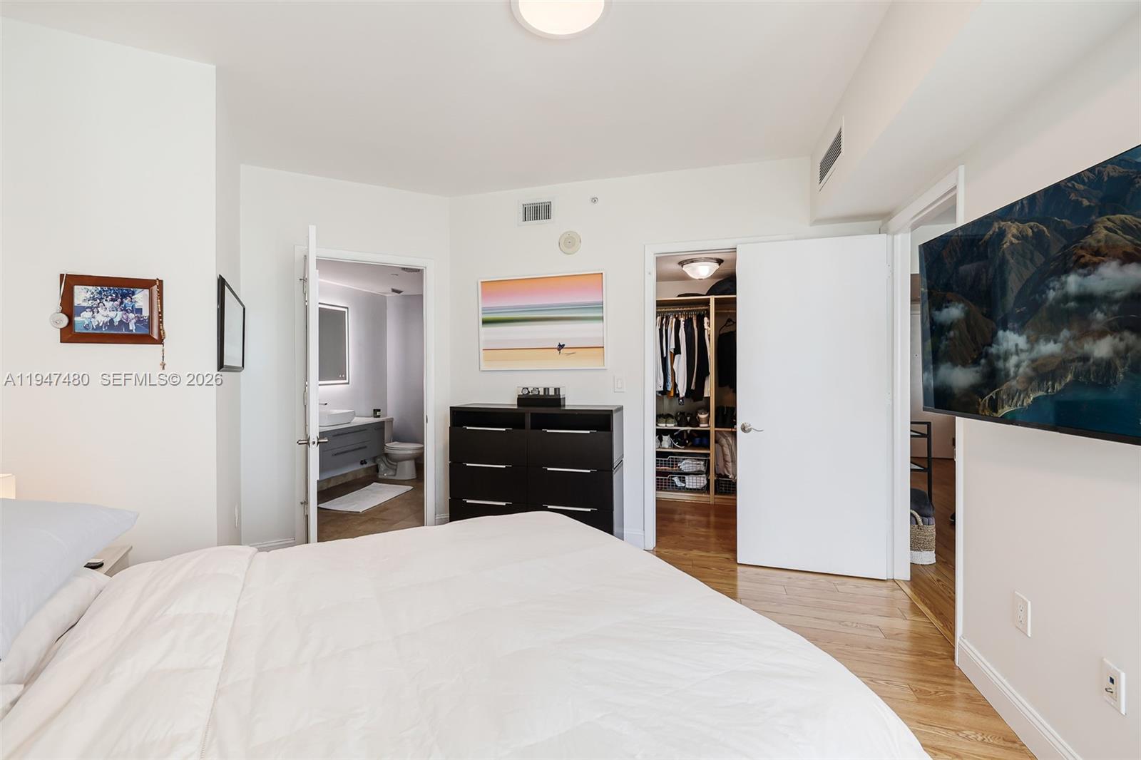 350 S Miami Ave #2104, Miami FL 33130