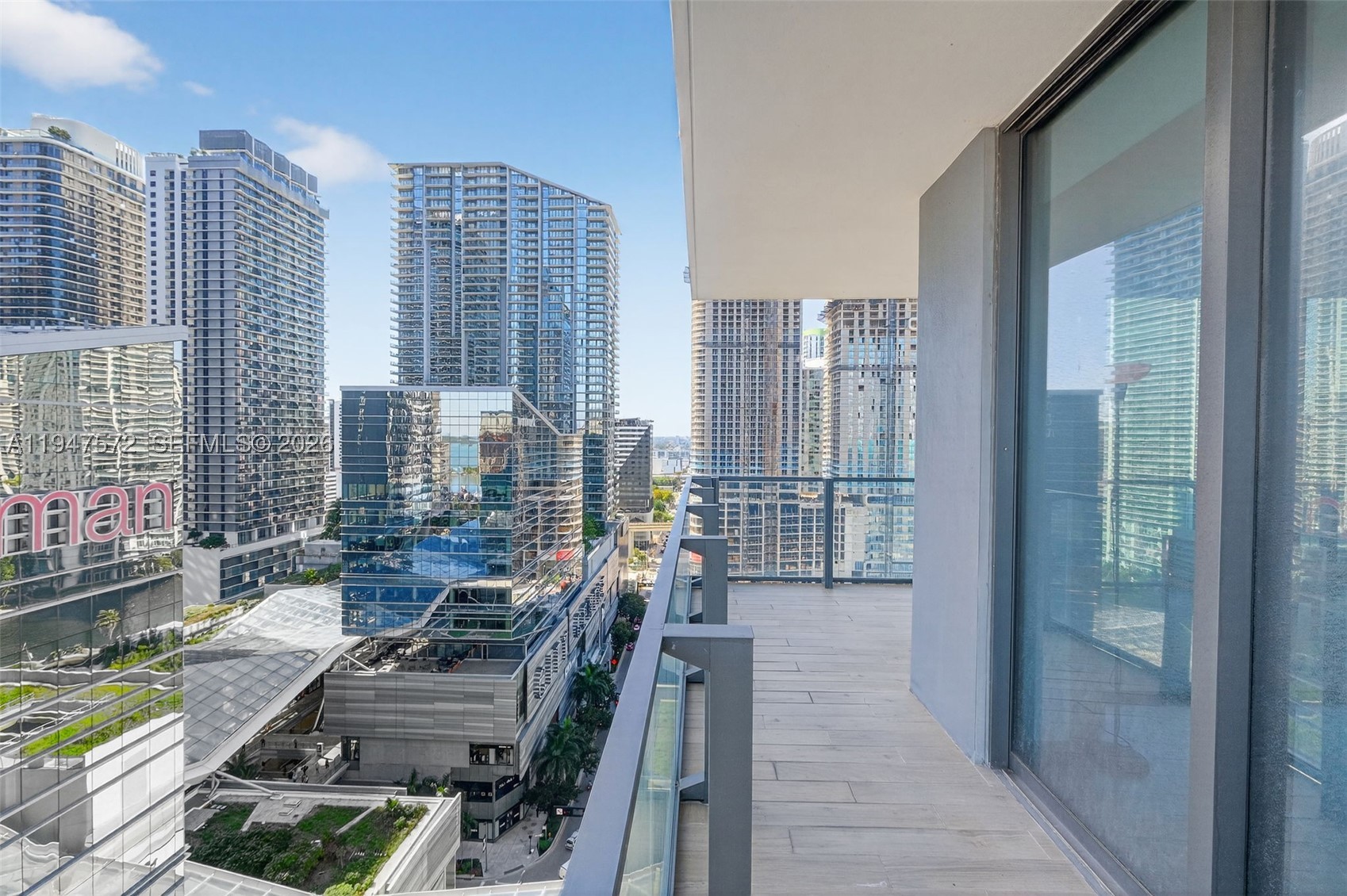 68 SE 6th St #1702, Miami FL 33131