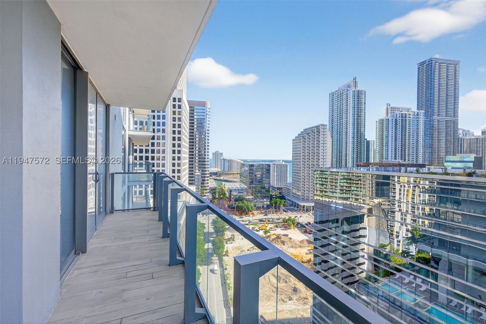 68 SE 6th St #1702, Miami FL 33131