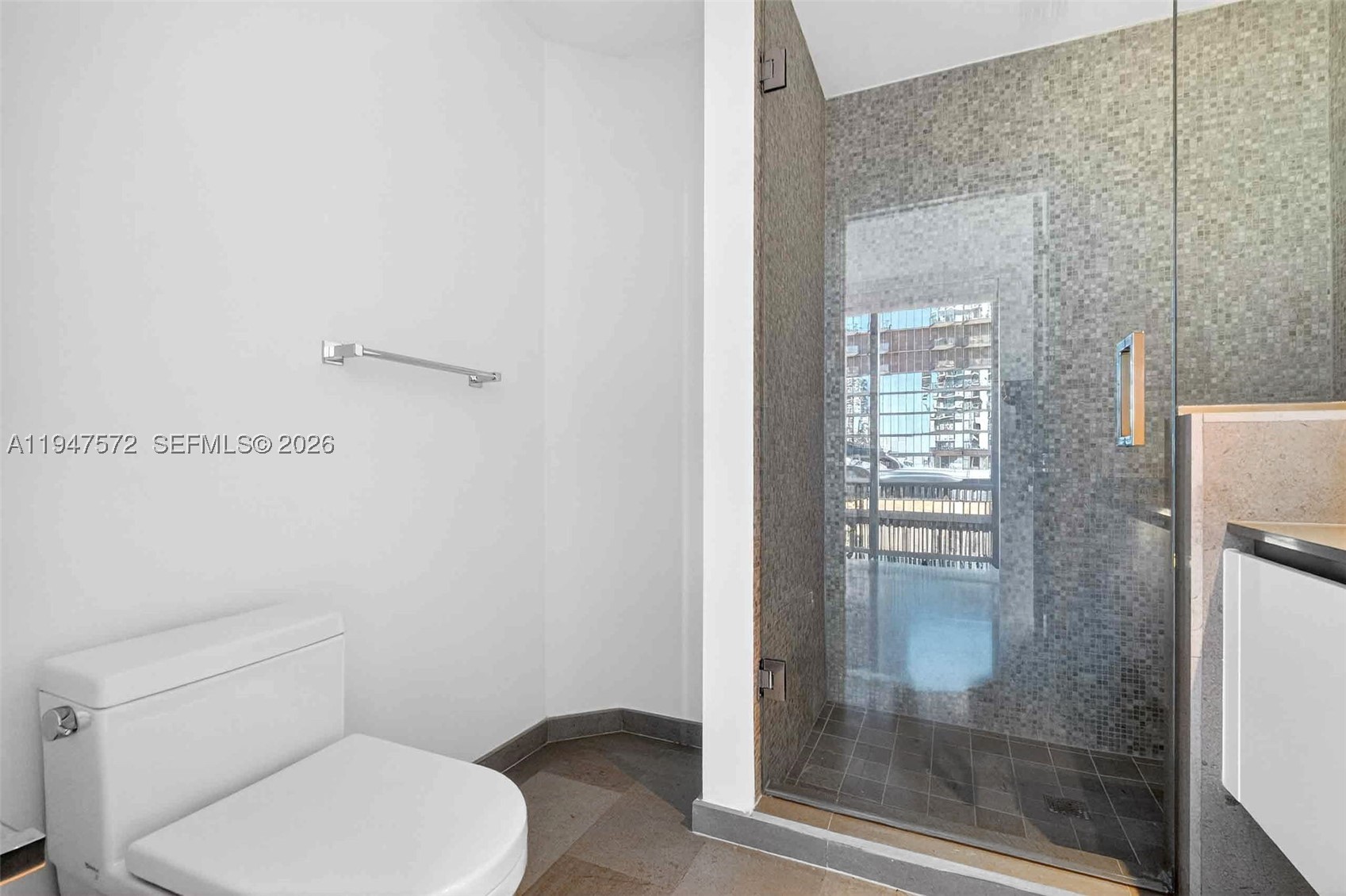 68 SE 6th St #1702, Miami FL 33131