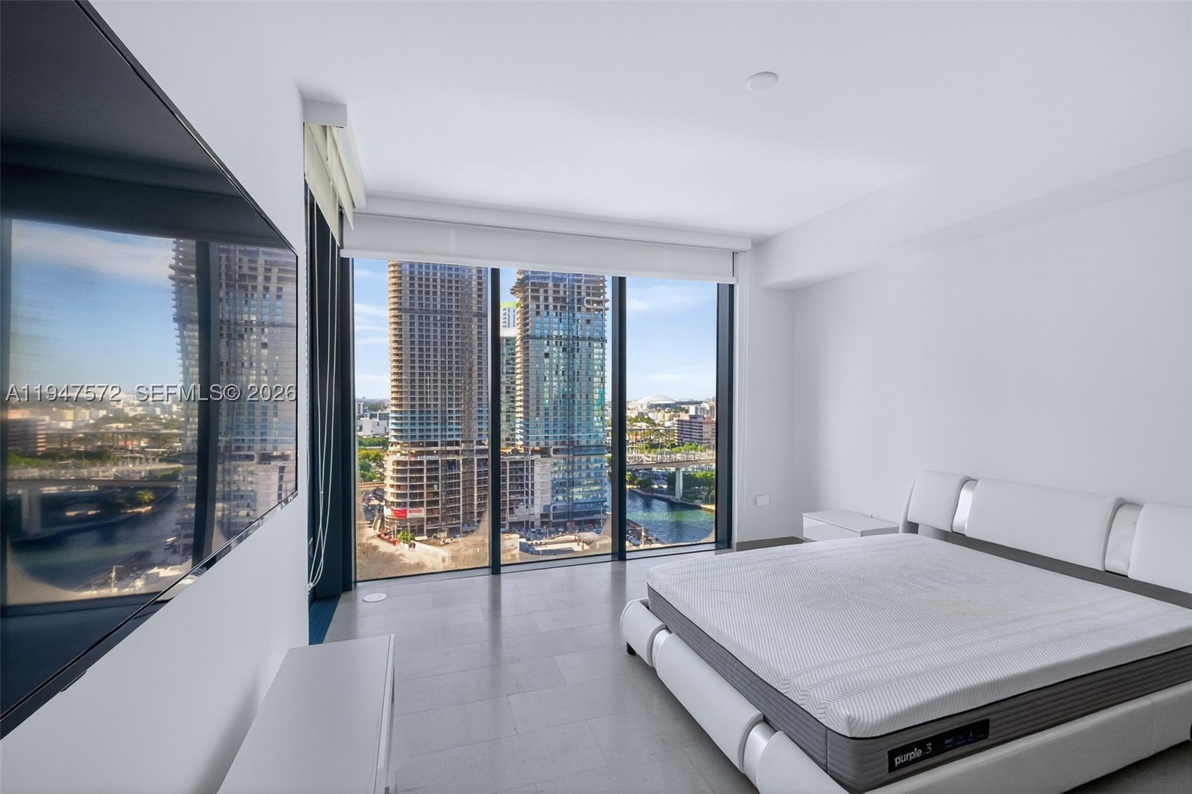 68 SE 6th St #1702, Miami FL 33131
