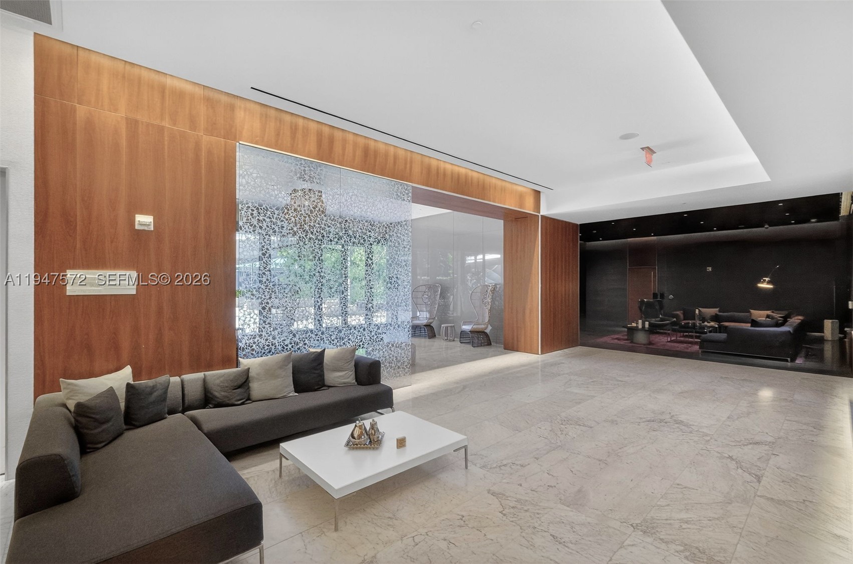 68 SE 6th St #1702, Miami FL 33131