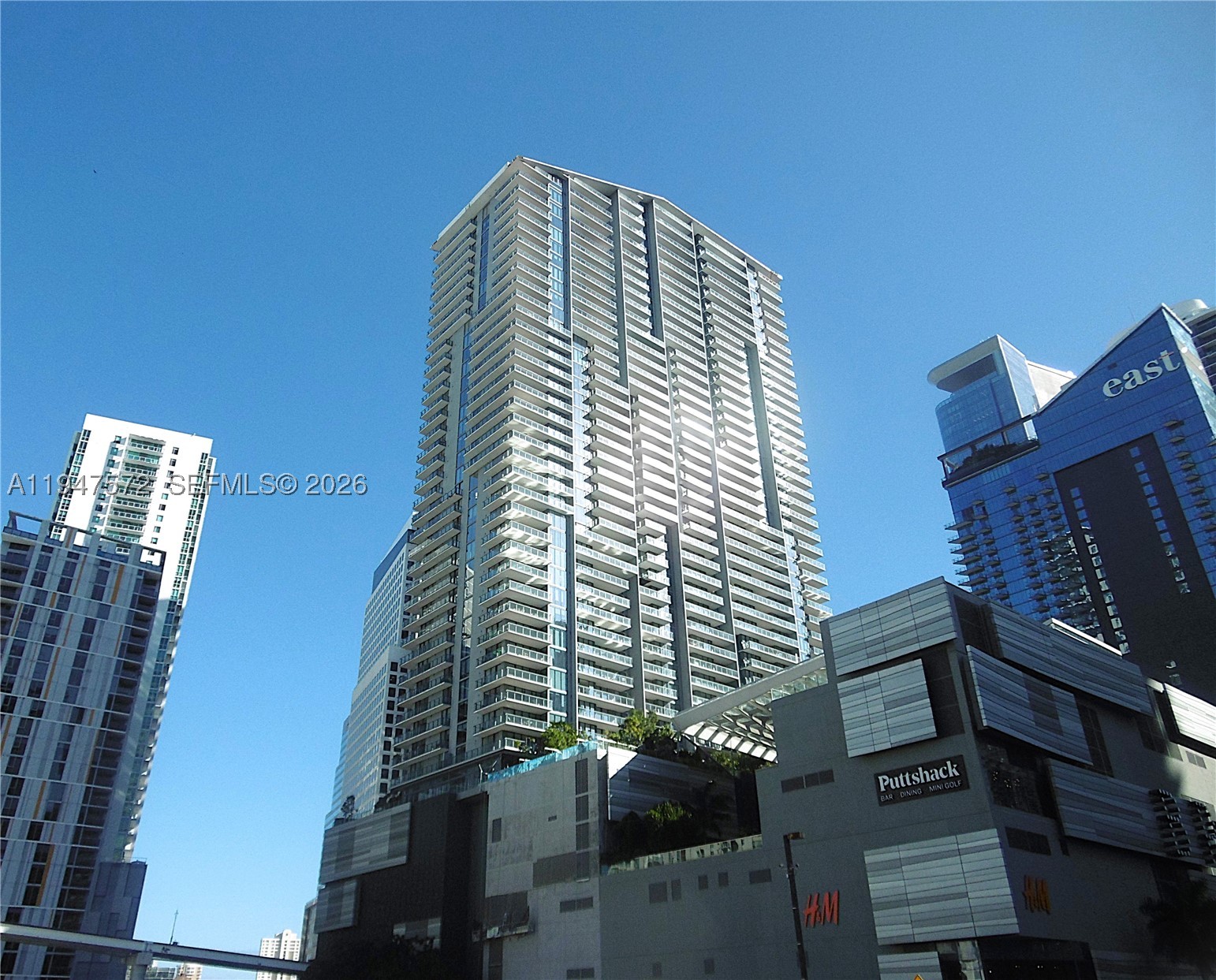 68 SE 6th St #1702, Miami FL 33131