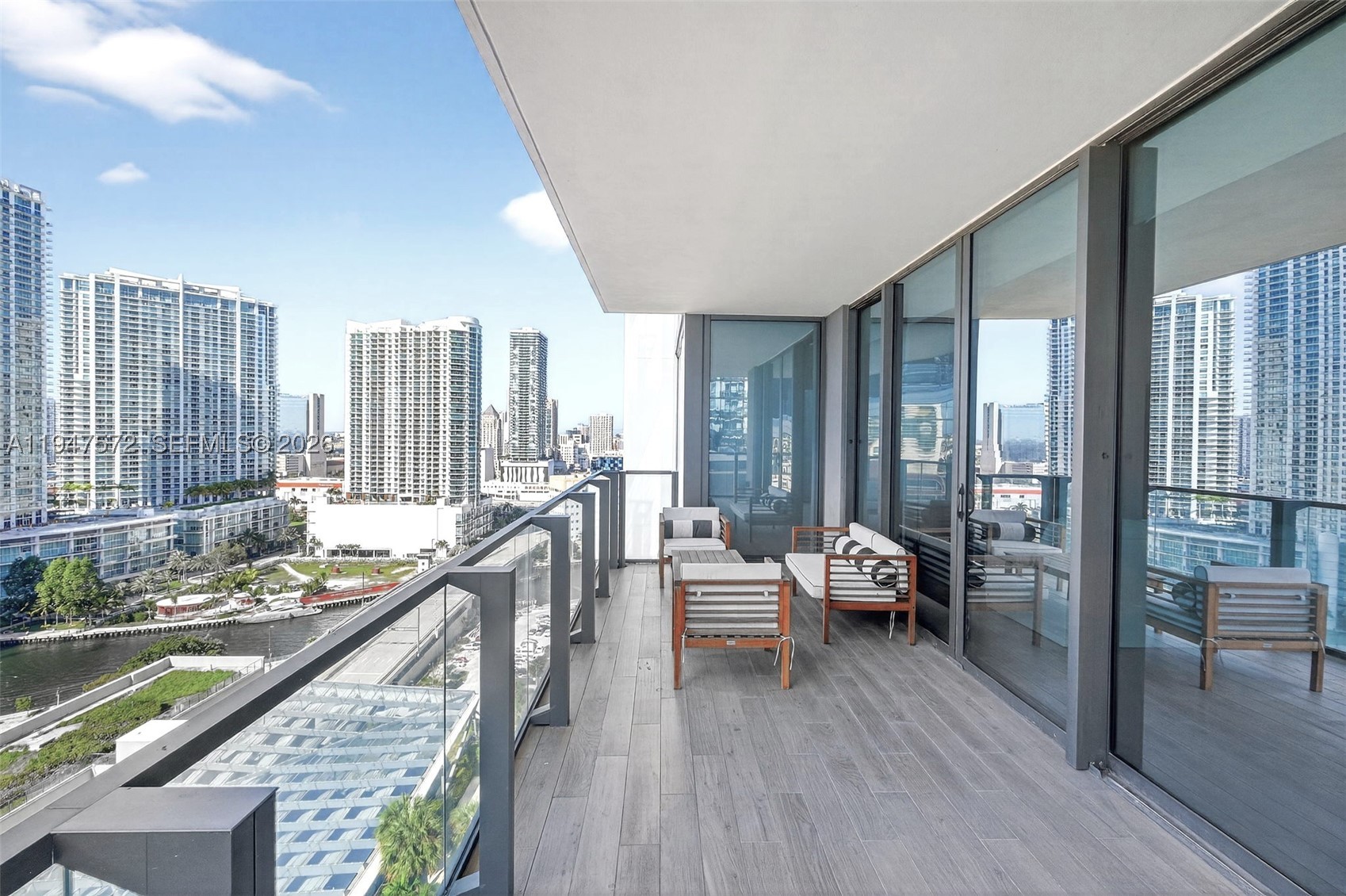 68 SE 6th St #1702, Miami FL 33131