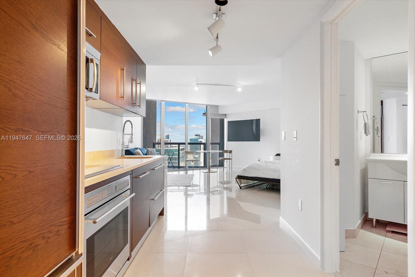 475 Brickell Ave #5208, Miami FL 33131