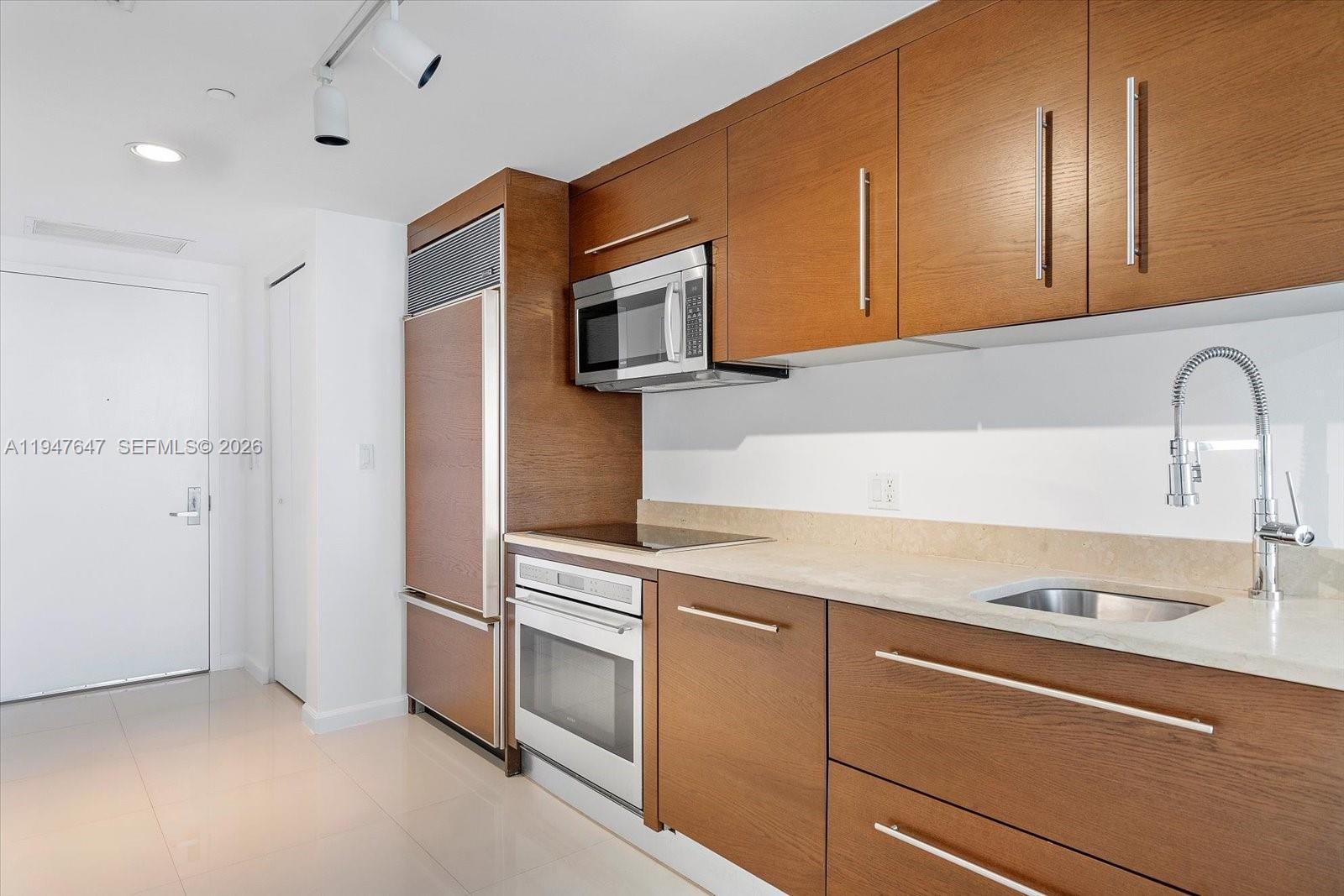475 Brickell Ave #5208, Miami FL 33131
