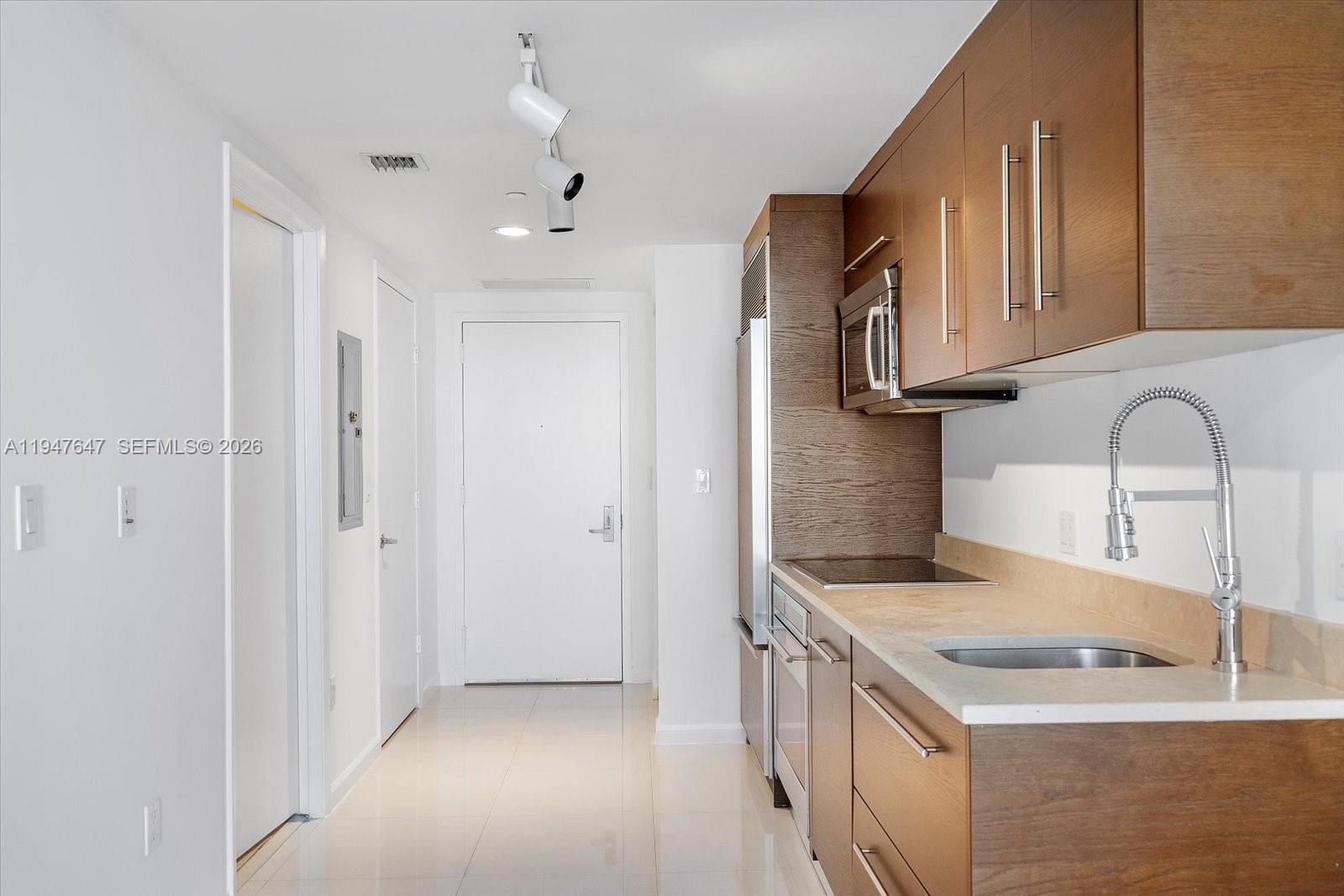 475 Brickell Ave #5208, Miami FL 33131