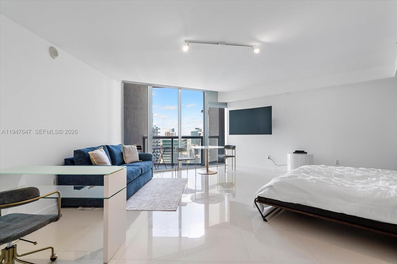 475 Brickell Ave #5208, Miami FL 33131