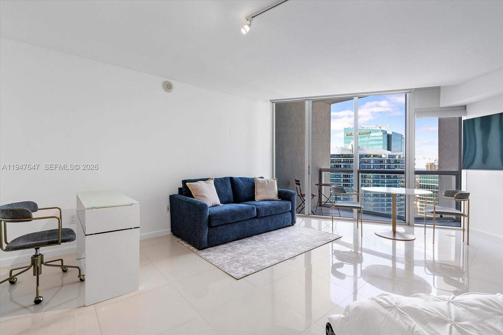 475 Brickell Ave #5208, Miami FL 33131