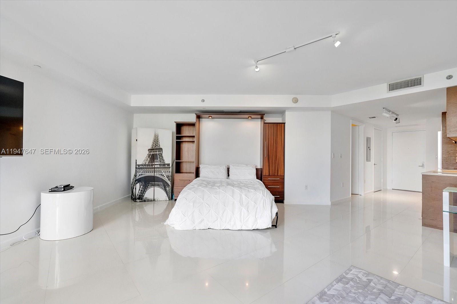 475 Brickell Ave #5208, Miami FL 33131
