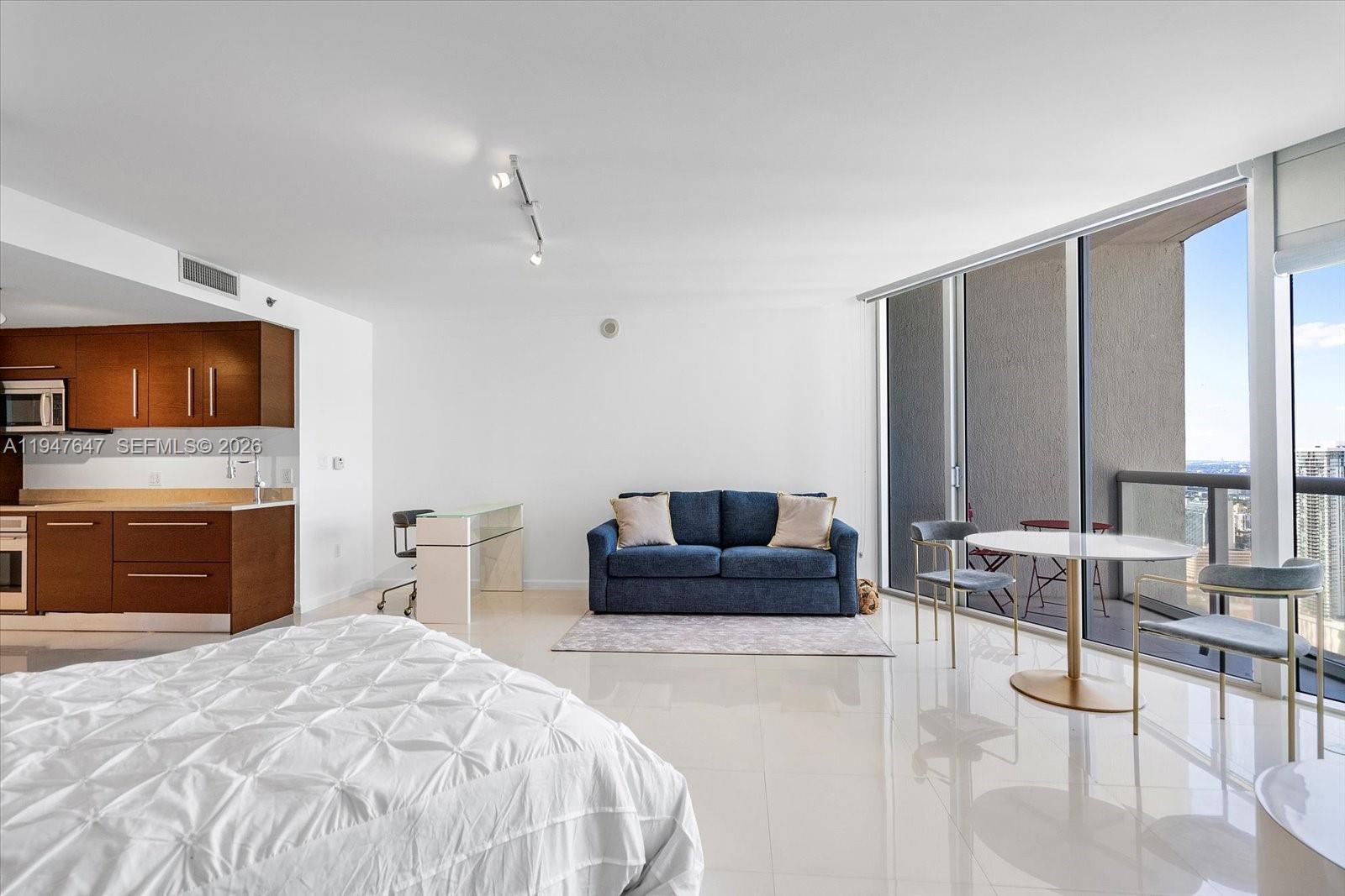 475 Brickell Ave #5208, Miami FL 33131