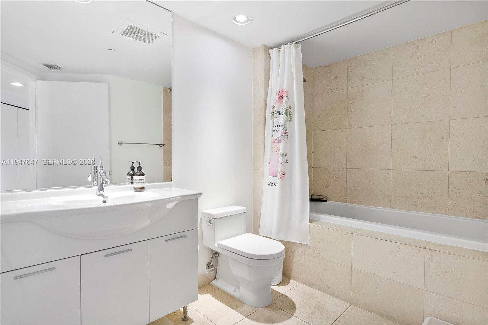 475 Brickell Ave #5208, Miami FL 33131