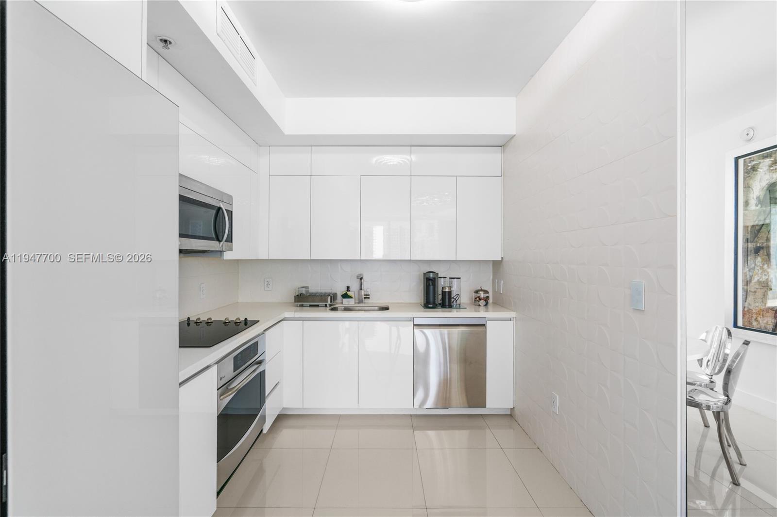90 SW 3rd St #2204, Miami FL 33130